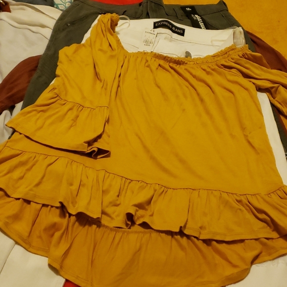 Colthes - Picture 4 of 4